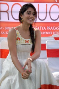 Chennai-Beauty-Regina-Cassandra-UHQ-Photos-in-Salwar-3