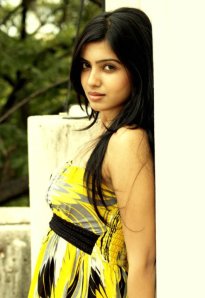 samantha-in-yellow-old-photoshoot-no-watermark-12