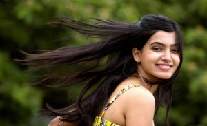 samantha-in-yellow-old-photoshoot-no-watermark-8